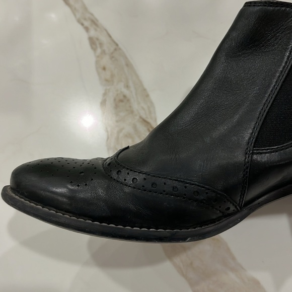 EUC Paul Green black chelsea ankle boots with elastic gusset &toe cap 1.25” heel - Picture 7 of 15